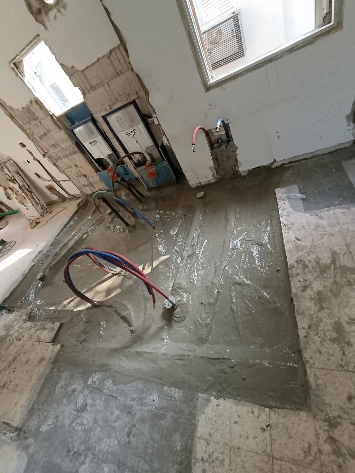 הכנת תשתיות במהלך שיפוץ בקינג ג׳ורג׳